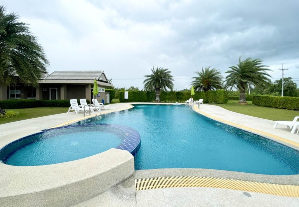 Price Reduced! Charming 3-Bedroom Villa in Sought-After Emerald Project, Soi 112 (Fully Furnished &amp; Move-In Ready) - Hua Hin - photo 2