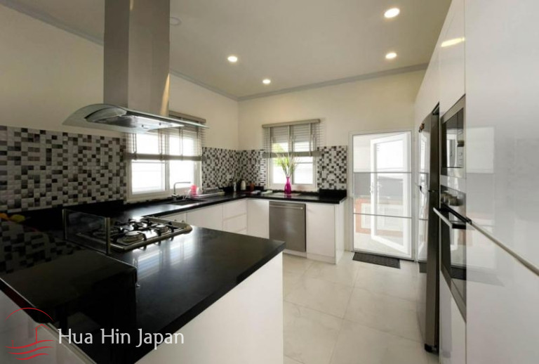 **Price Reduced!** Recently Renovated Quality 4 Bedroom Pool Villa on the way to Black Mountain Golf (fully furnished) - Hua Hin - photo 2