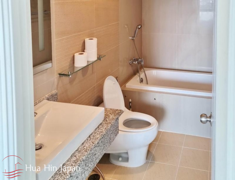 **Huge Price Reduction!** 1 Bedroom Unit on Top Floor of Tira Tiraa in the Heart of Hua Hin Town - Hua Hin - photo 5