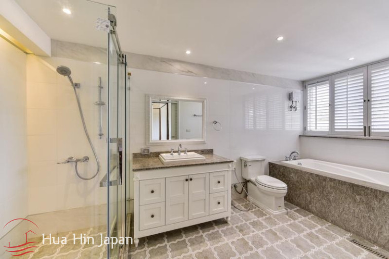 4 Bedroom Unit at Luxurious Beachfront Condominium close to BluPort Shopping Mall - Hua Hin - photo 11