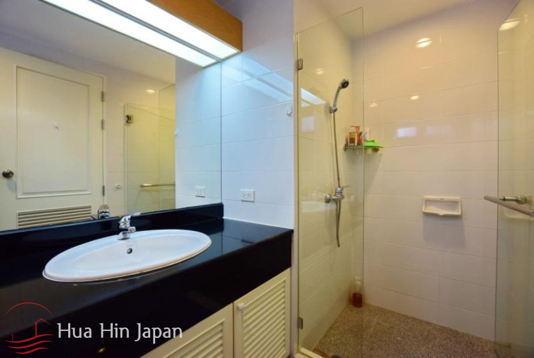 Nice 2 Bedrooms Colonial style condo right on Khao Takiab Beach - Khao Takiab - photo 6