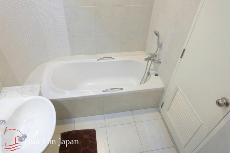 Nice Pool View 2 Bedroom Unit inside San Ploen Beachfront Condominium in Downtown Hua Hin - Hua Hin - photo 9