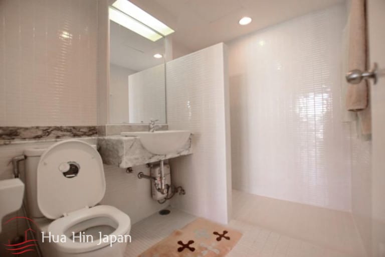 Beautiful 2 Bedroom Beachfront Condominium with Sea and Pool View within walking distance to Market Village and Bluport - Hua Hin - photo 6