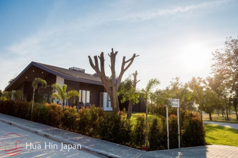 Uniquely Designed Luxurious Lake Front Villa Project near Pineapple Valley Golf - Hua Hin - photo 11