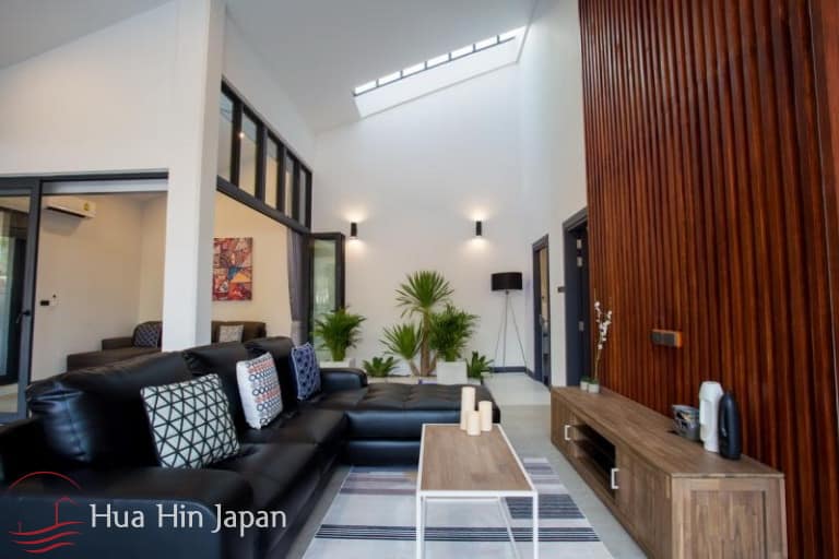 Uniquely Designed Luxurious Lake Front Villa Project near Pineapple Valley Golf - Hua Hin - photo 4