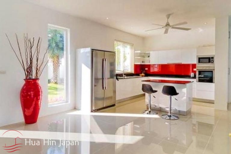 Luxurious 3 BDRM Pool Villa on Large Plot only 5 Min from BluPort (completed, fully furnished) - Hua Hin - photo 3