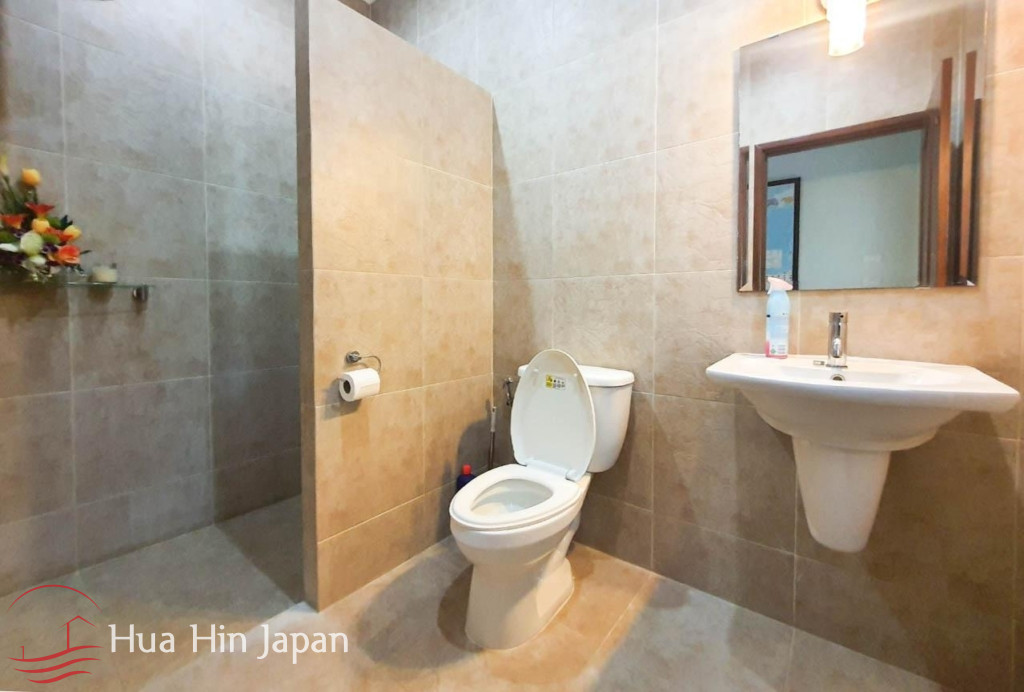 Very Solid 3 Bedroom Pool Villa on Large Plot near Downtown Hua Hin - Hin Lek Fai - photo 6