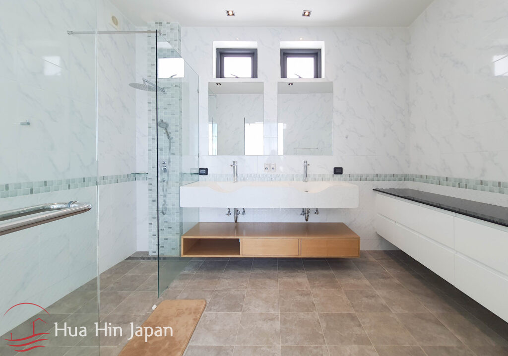 Contemporary Design Villa inside Resort/Residential Property Almost Next to Banyan Golf (Completed, furnished) - Hua Hin - photo 12