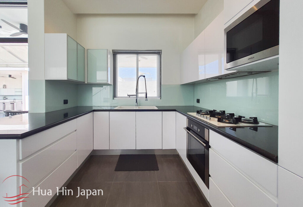 Contemporary Design Villa inside Resort/Residential Property Almost Next to Banyan Golf (Completed, furnished) - Hua Hin - photo 6