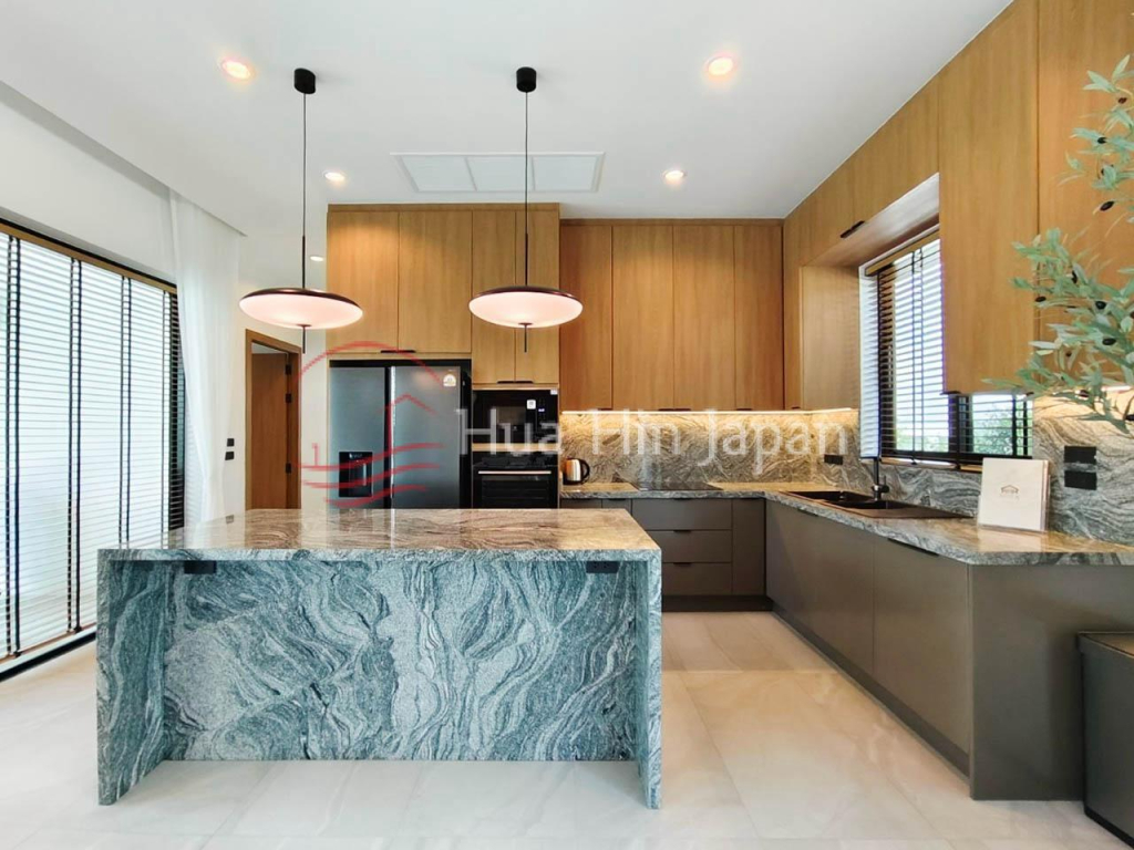 Price Reduced!  Newly Completed Executive Villa near Pineapple Valley Golf in Hua Hin by Award Winning Developer for Sale - Khao Takiab - photo 11