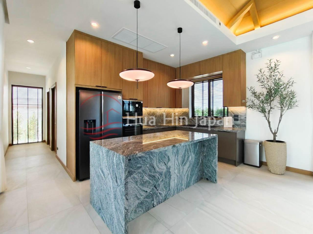 Price Reduced!  Newly Completed Executive Villa near Pineapple Valley Golf in Hua Hin by Award Winning Developer for Sale - Khao Takiab - photo 10