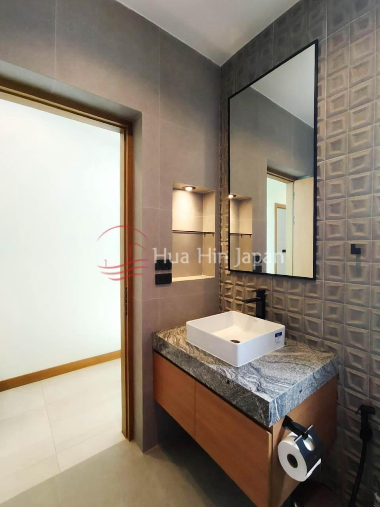 Price Reduced!  Newly Completed Executive Villa near Pineapple Valley Golf in Hua Hin by Award Winning Developer for Sale - Khao Takiab - photo 7