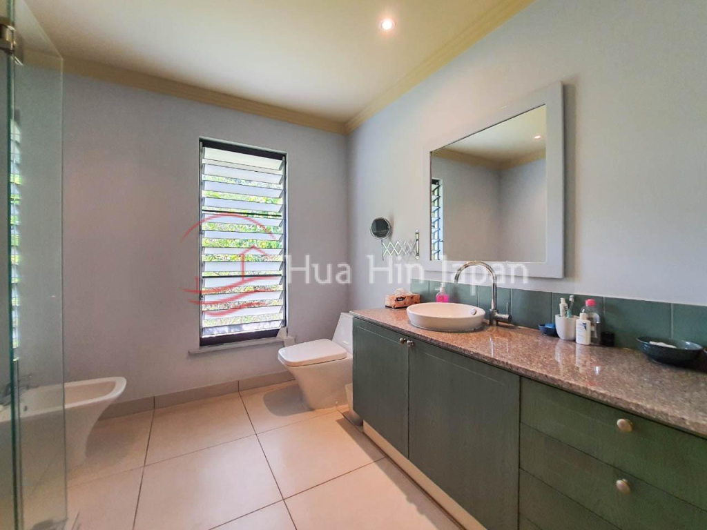 Very Private, Energy Saving 7 Bedroom Villa on 2 Rai Land inside Springfield Golf Course - Hua Hin - photo 7