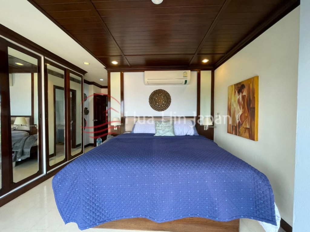A Large 3 Bedroom Unit with Panoramic Sea View at Santipura Beachfront Condominium for Sale in Hua Hin (Furnished) - Khao Tao - photo 2
