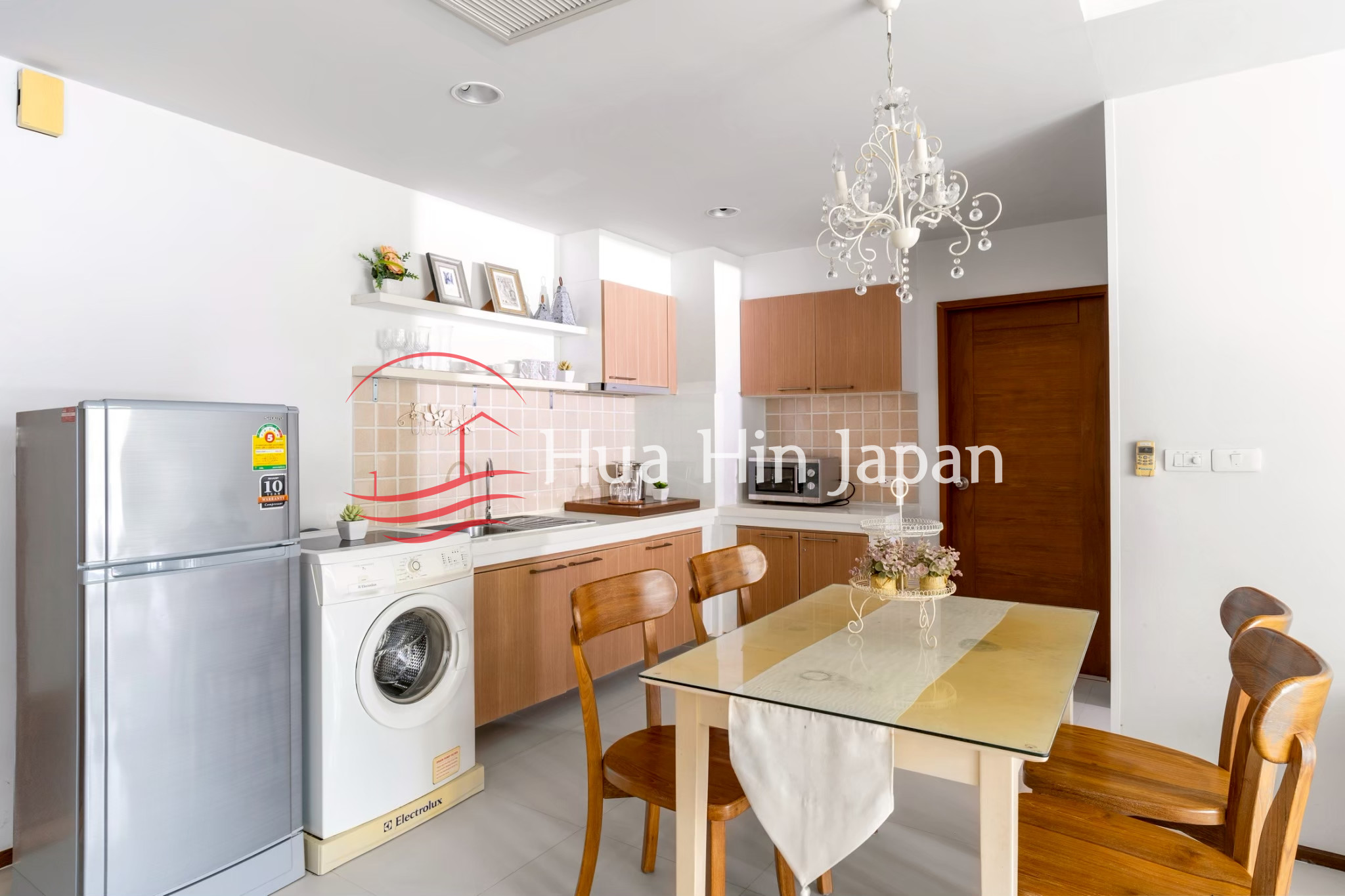 2 Bedroom Pool View Condo kitchen