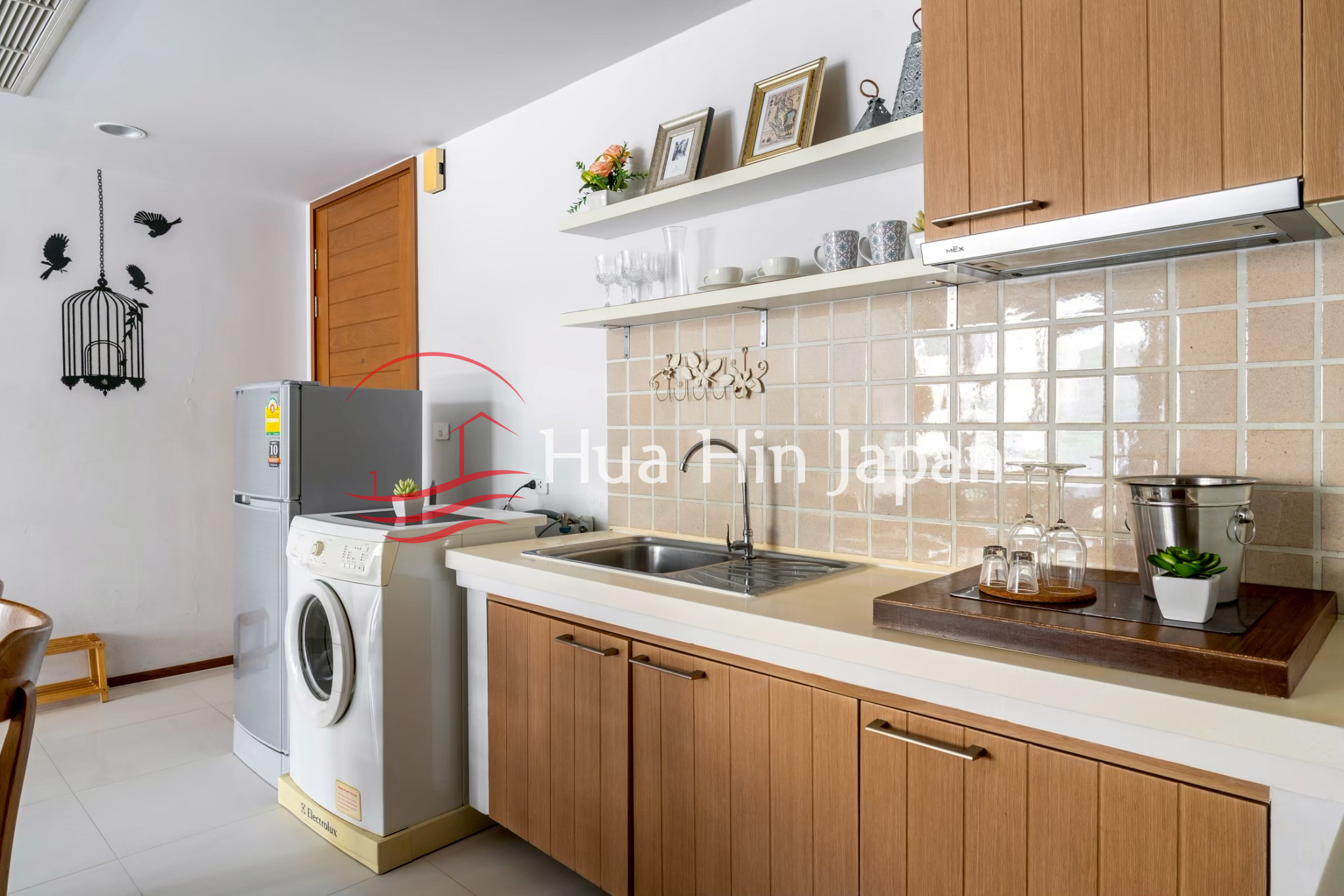 2 Bedroom Pool View Condo kitchen