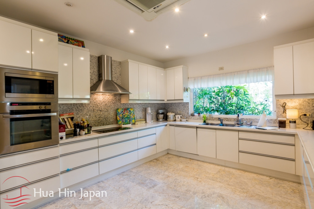 Location, Location, Location!  A Large 5 BDRM Beach House Only A Few Hundred Meter From The Beach - Hin Lek Fai - photo 15