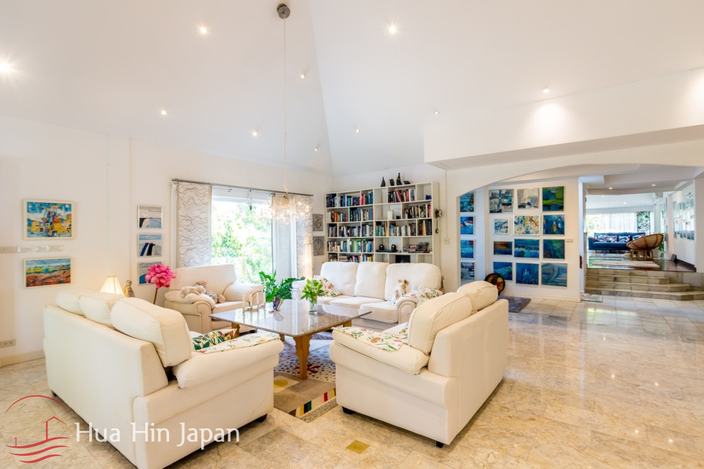 Location, Location, Location! A Large 5 BDRM Beach House Only A Few Hundred Meter From The Beach - Hin Lek Fai, Thailand
