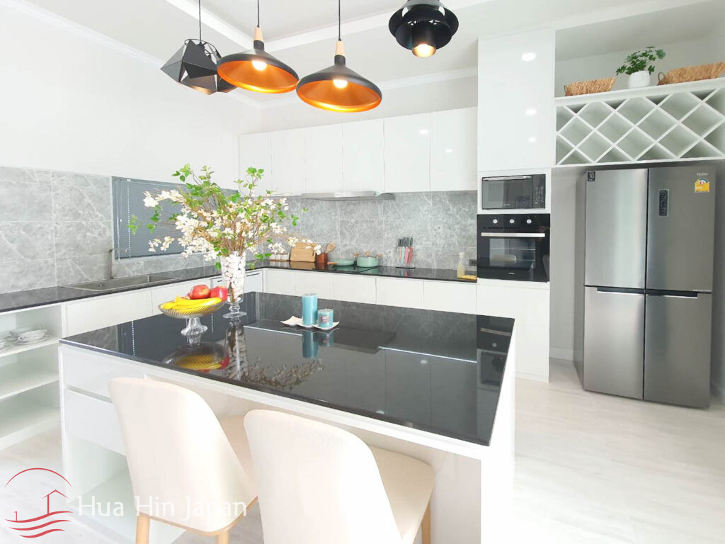 New 3 Bedroom Luxury Pool Villas in Soi 88, Close to Downtown Hua Hin (Completed & Semi-Completed) - Hin Lek Fai - photo 15