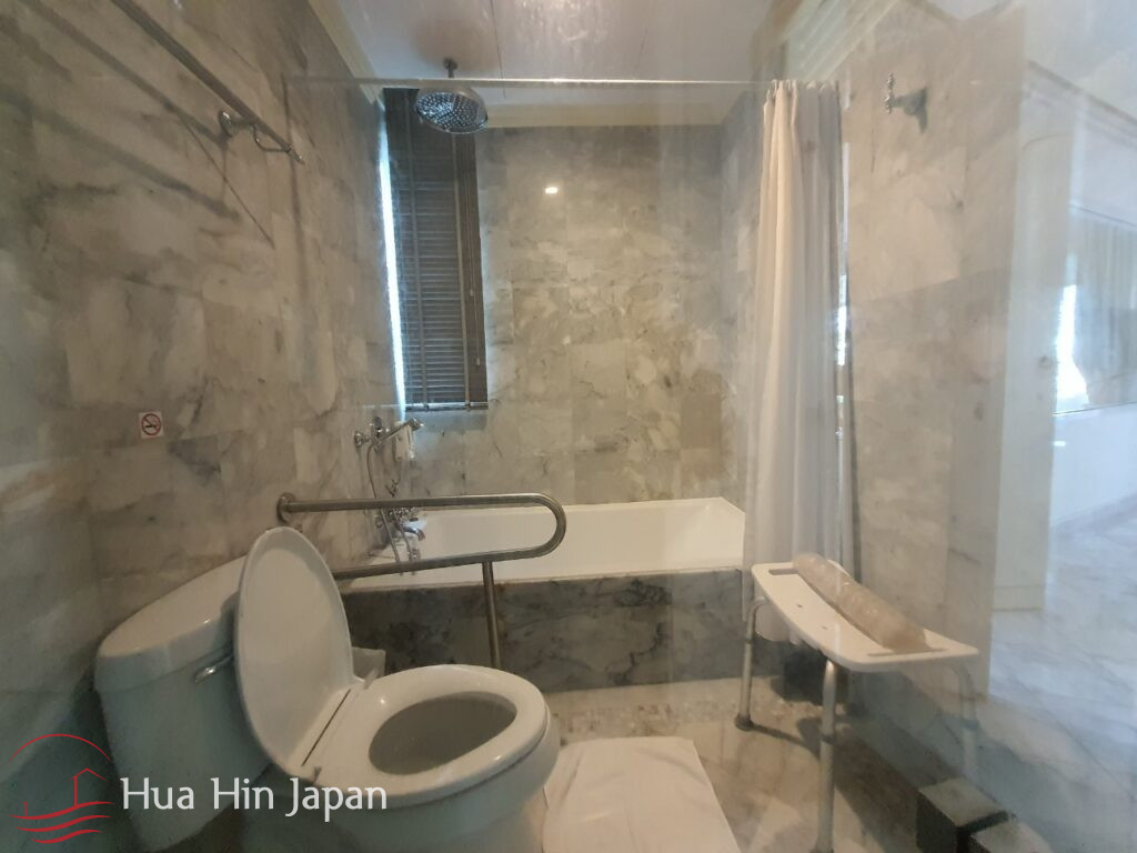 Absolute Beachfront 4 Bedroom Villa in the Centre of Khao Takiab - Khao Takiab - photo 7