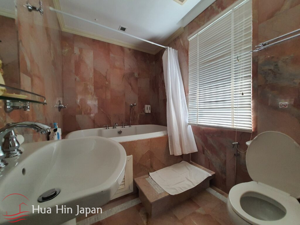 Absolute Beachfront 4 Bedroom Villa in the Centre of Khao Takiab - Khao Takiab - photo 4
