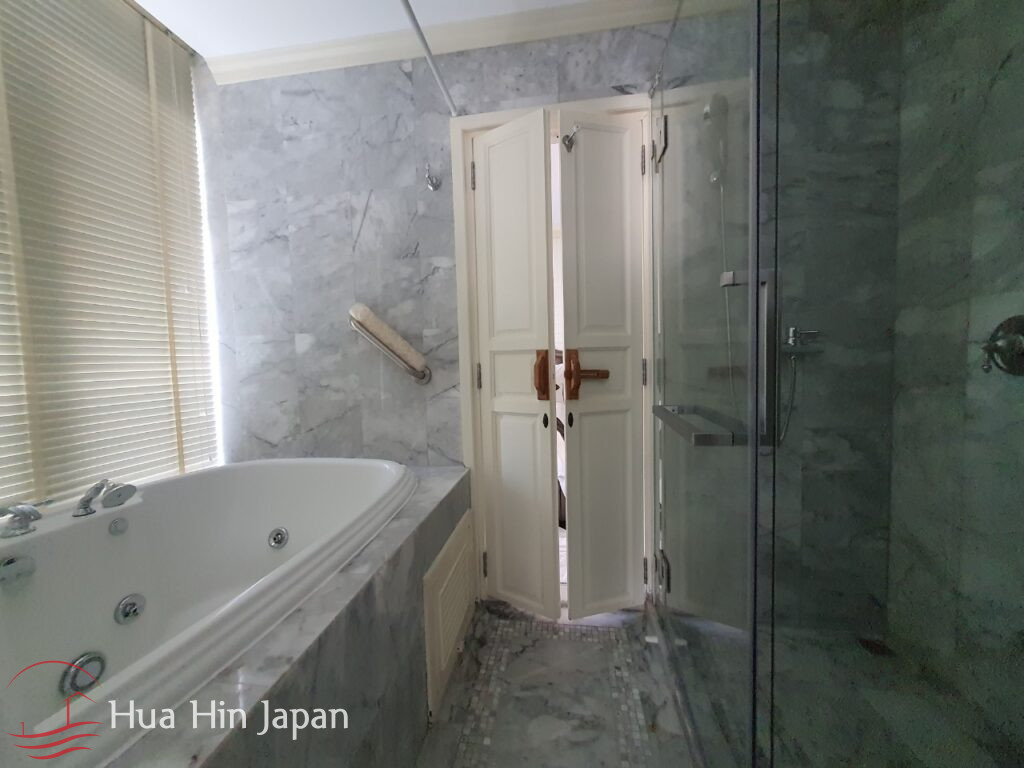 Absolute Beachfront 4 Bedroom Villa in the Centre of Khao Takiab - Khao Takiab - photo 2