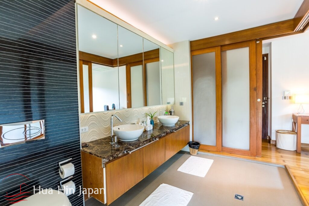 A Large, Lake Facing Balinese Style 3 Bedroom Pool Villa in Khao Takiab Area (Completed, Fully Furnished) - Khao Takiab - photo 6