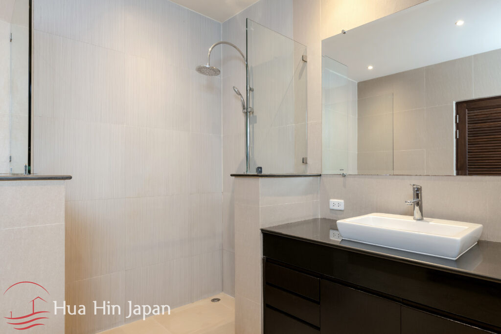 Balinese 5 Bedroom Pool Villa Inside Prestigious Belvida Residence Near Town (Completed & Fully Furnished) - Hua Hin - photo 6