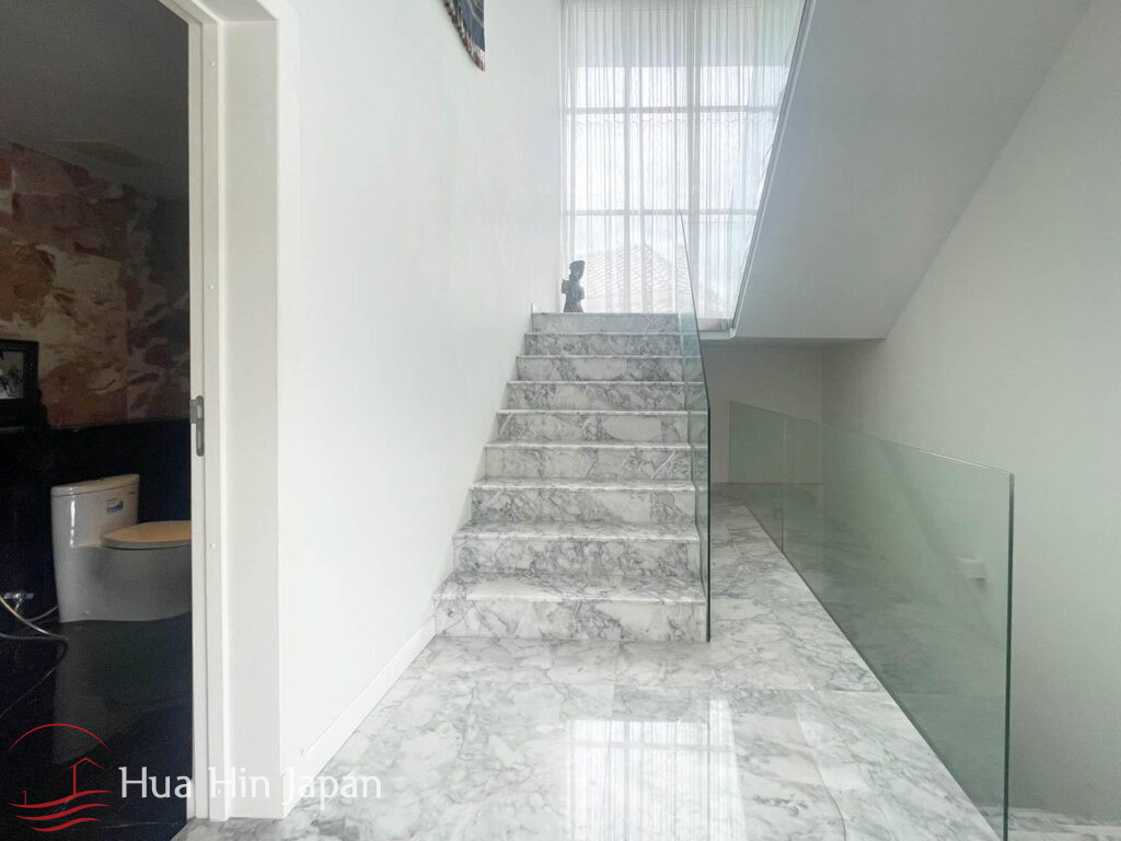 4+ Bedroom Executive Mansion On Black Mountain Golf Course for Sale in Hua Hin (2 x Full Membership Included) - Hua Hin - photo 10