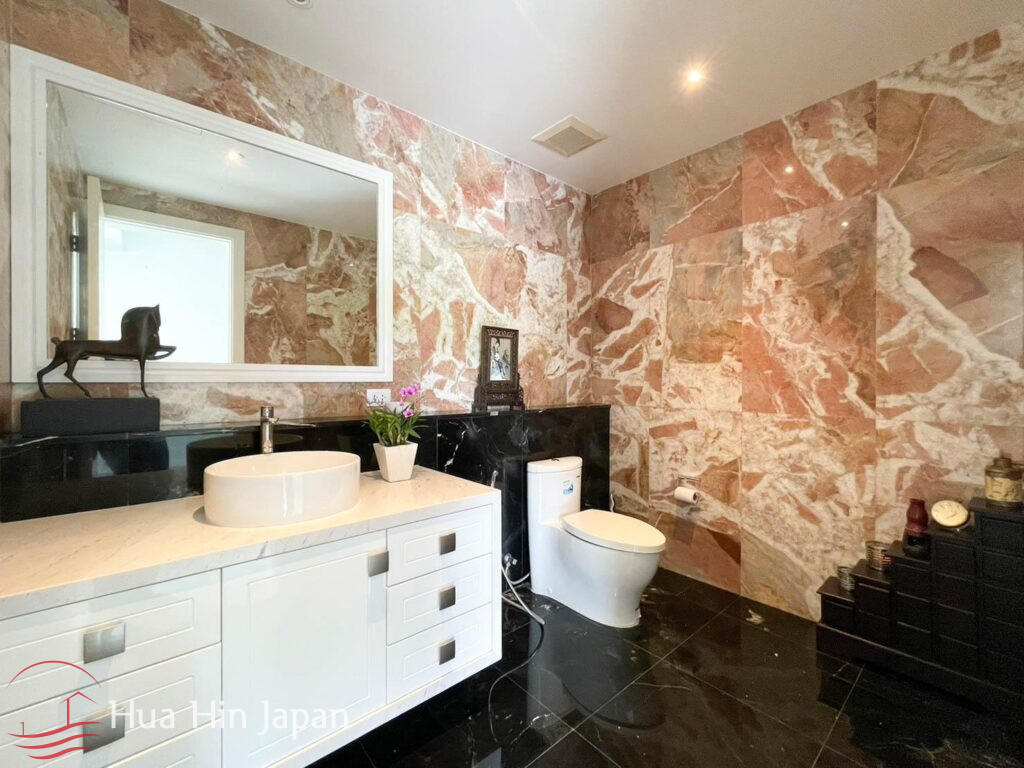 4+ Bedroom Executive Mansion On Black Mountain Golf Course for Sale in Hua Hin (2 x Full Membership Included) - Hua Hin - photo 9