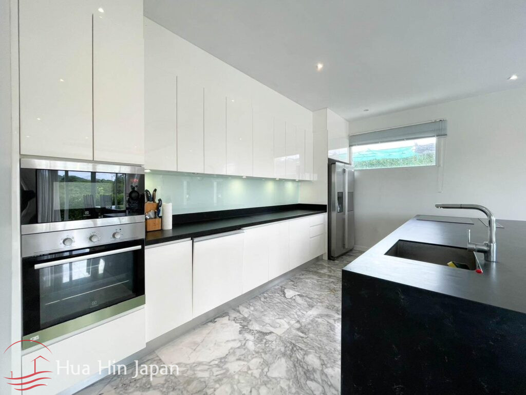 4+ Bedroom Executive Mansion On Black Mountain Golf Course for Sale in Hua Hin (2 x Full Membership Included) - Hua Hin - photo 5