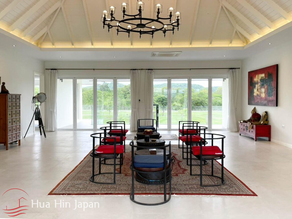 4+ Bedroom Executive Mansion On Black Mountain Golf Course for Sale in Hua Hin (2 x Full Membership Included) - Hua Hin - photo 4
