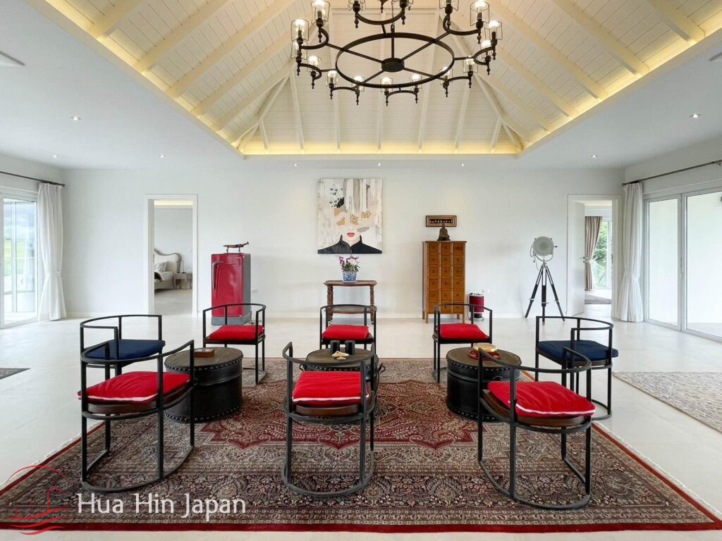 4+ Bedroom Executive Mansion On Black Mountain Golf Course for Sale in Hua Hin (2 x Full Membership Included) - Hua Hin - photo 3