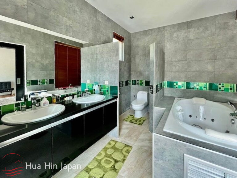 Modern Design Executive Pool Villa for Sale in Prestigious Baan Ing Phu Project near Black Mountain Golf Hua Hin - Hua Hin - photo 10