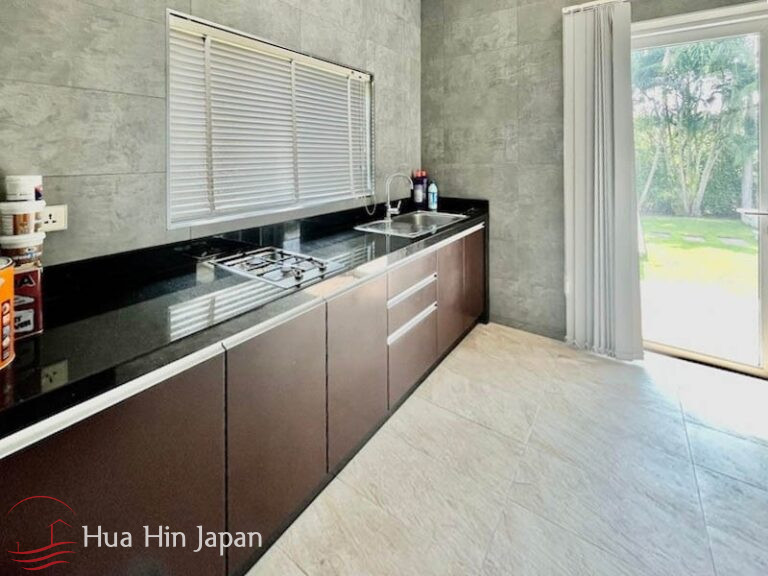 Modern Design Executive Pool Villa for Sale in Prestigious Baan Ing Phu Project near Black Mountain Golf Hua Hin - Hua Hin - photo 4