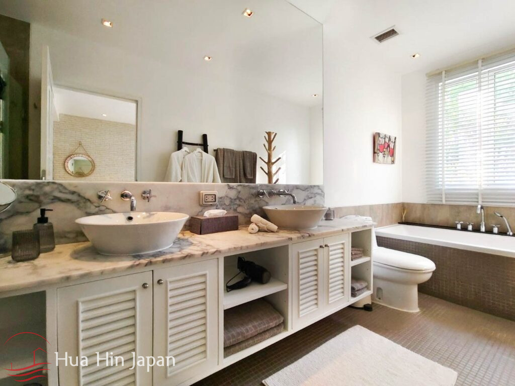 **Mint Condition** 4 bedroom Contemporary Design Villa Located inside Blue Lagoon Resort attached to Sheraton Hua Hin - Hua Hin - photo 16