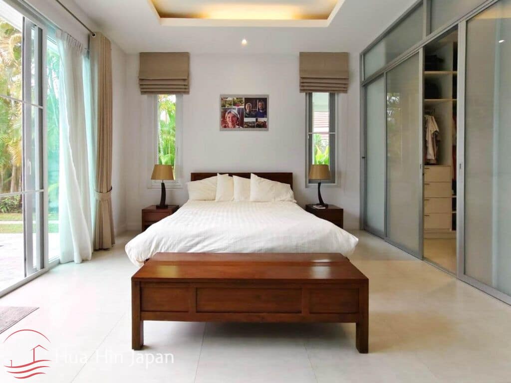 **Huge Price Reduction!** Recently Renovated 3 Bedroom Pool Villa in Popular Red Mountain Waterside Project Off Soi 88 in Hua Hin for Sale (Completed & Fully Furnished) - Hua Hin - photo 9
