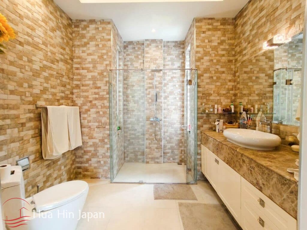 **Huge Price Reduction!** Recently Renovated 3 Bedroom Pool Villa in Popular Red Mountain Waterside Project Off Soi 88 in Hua Hin for Sale (Completed & Fully Furnished) - Hua Hin - photo 6