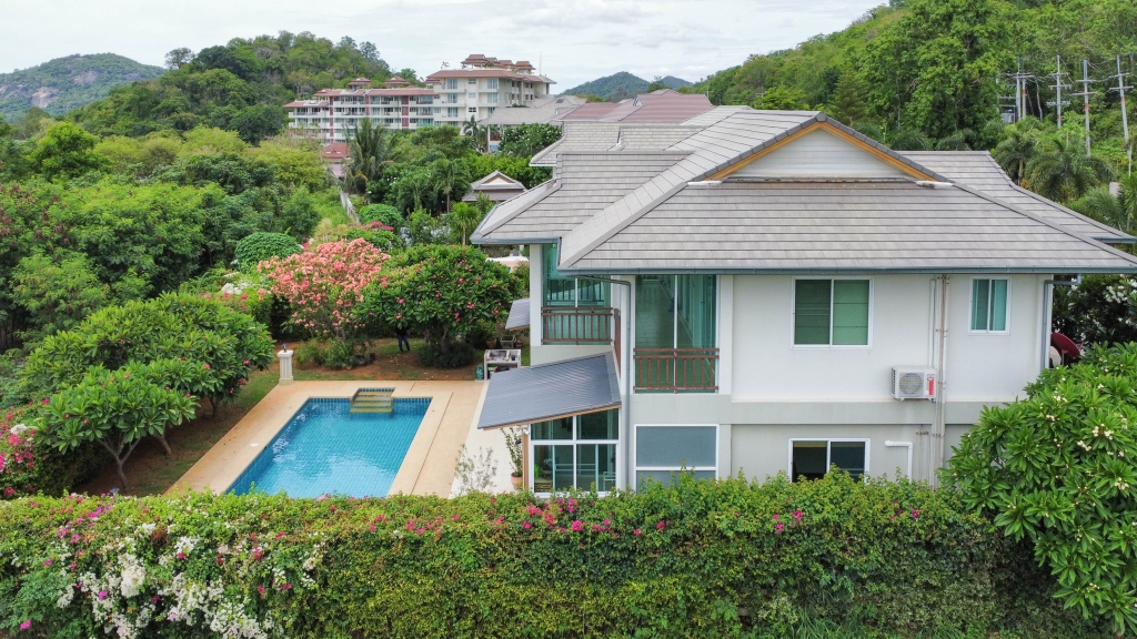 Luxury 3 Bed Private Pool Villa for Sale in Khao Tao