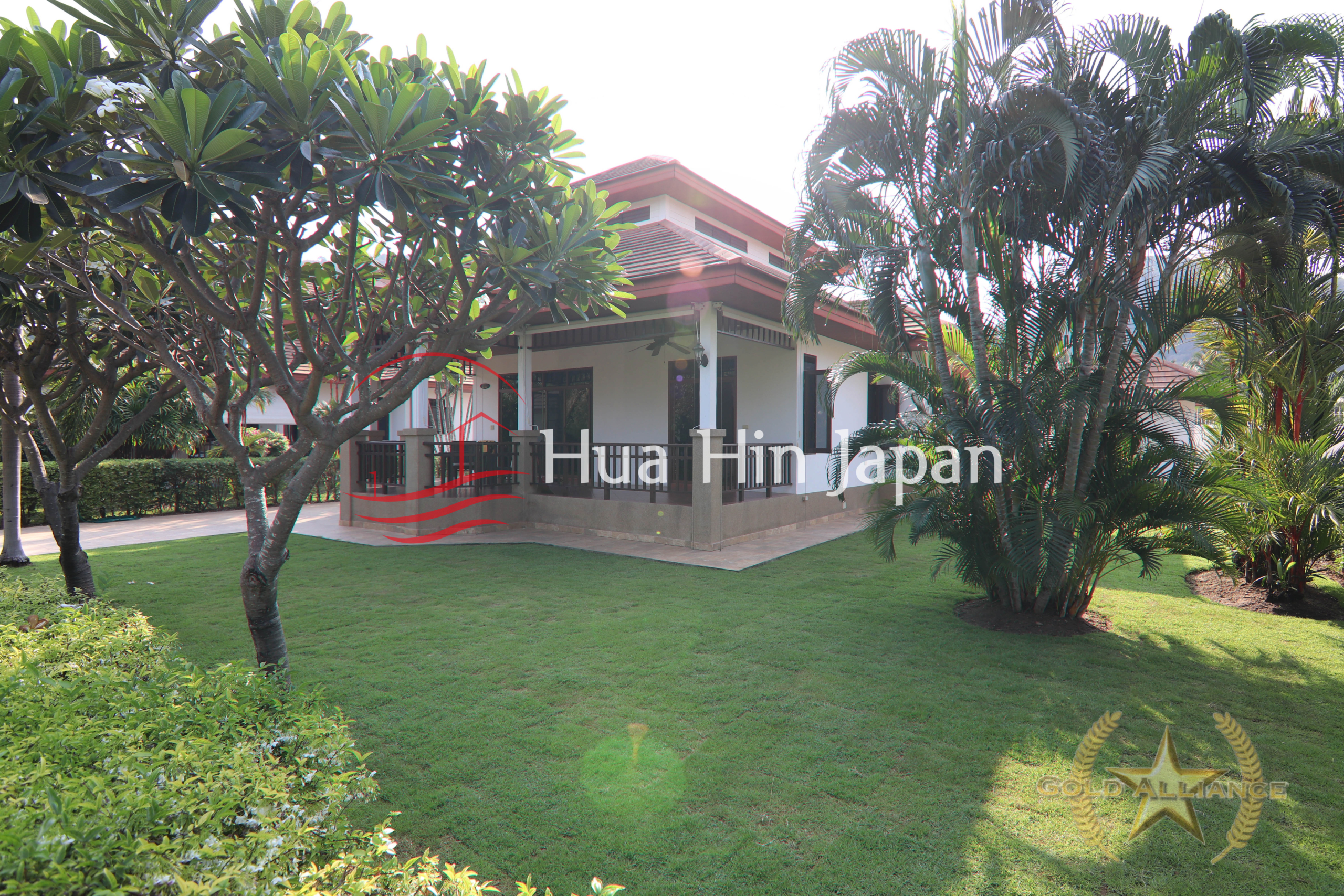 Traditional-style villa garden area