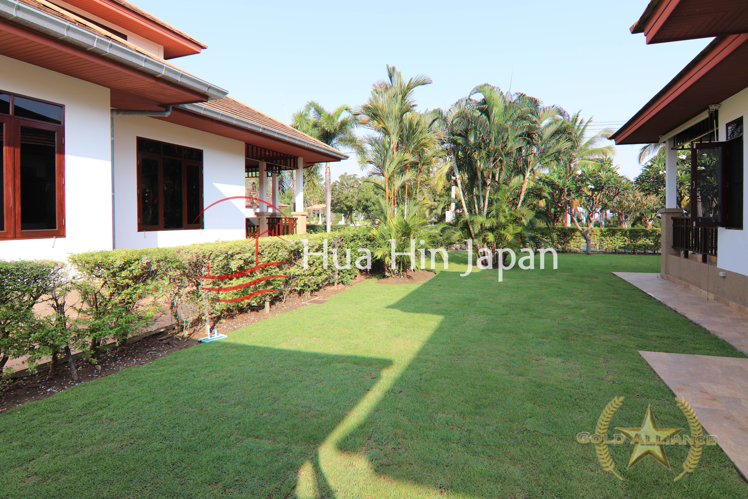 Traditional-style villa garden area