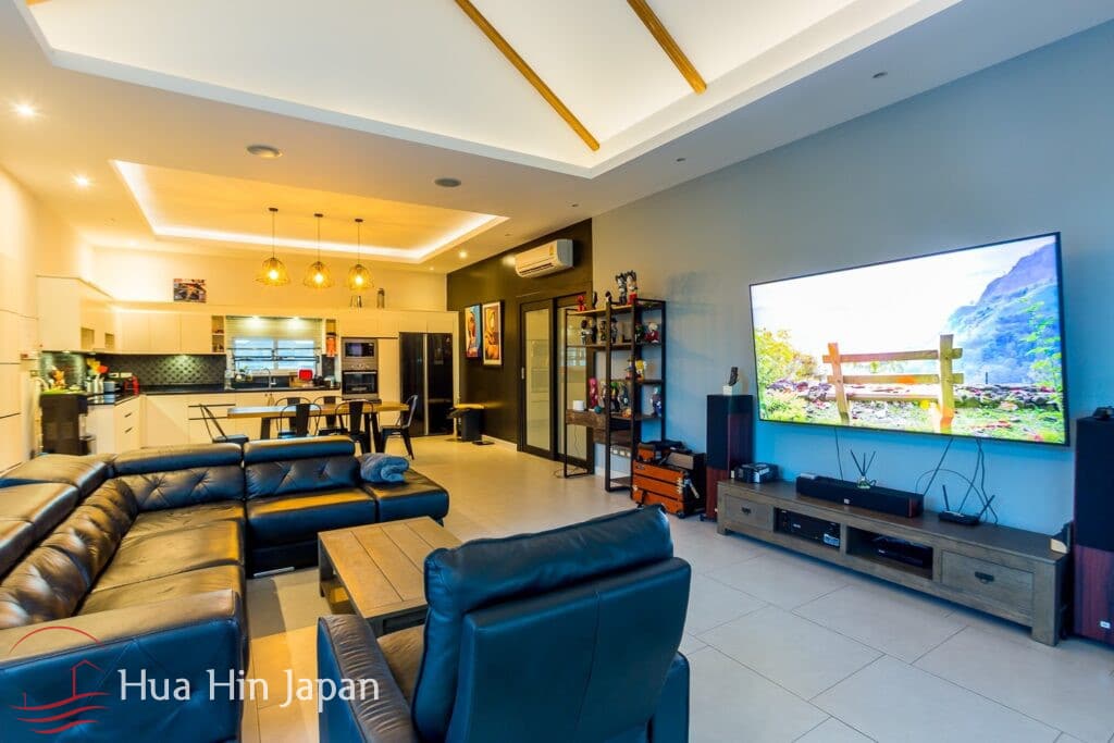 A Solid and Spacious 3 Bedroom Pool Villa in Popular Baan Phu Thara project near Black Mountain Golf for Sale in Hua Hin - Hua Hin - photo 14