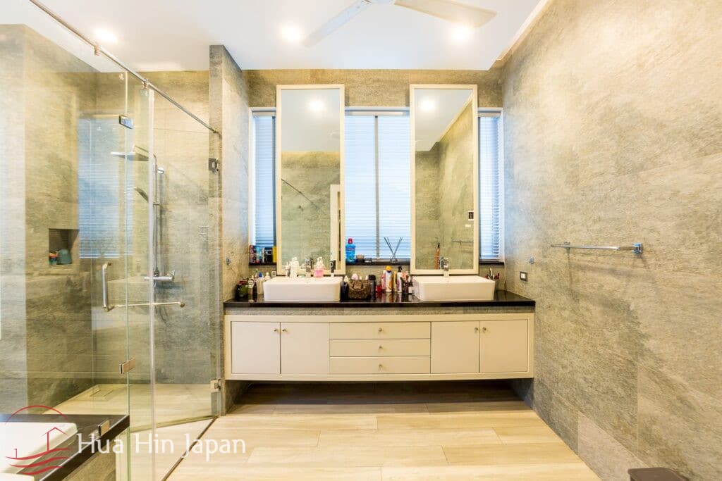 A Solid and Spacious 3 Bedroom Pool Villa in Popular Baan Phu Thara project near Black Mountain Golf for Sale in Hua Hin - Hua Hin - photo 10