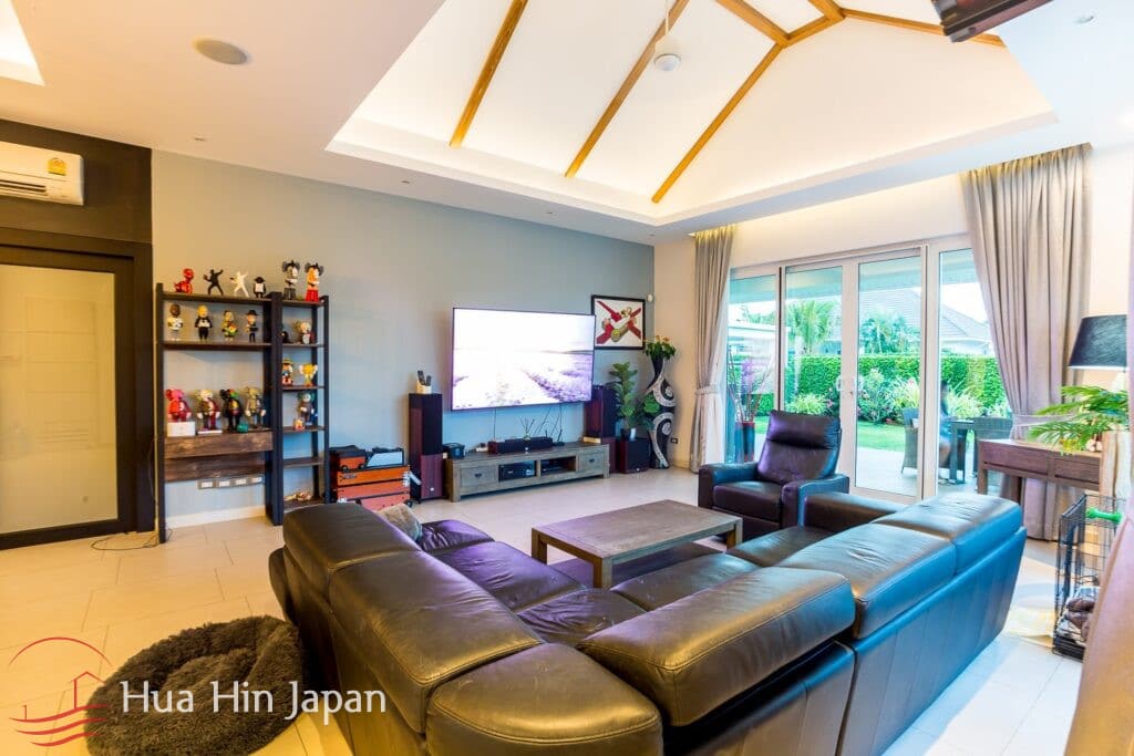 A Solid and Spacious 3 Bedroom Pool Villa in Popular Baan Phu Thara project near Black Mountain Golf for Sale in Hua Hin - Hua Hin - photo 9