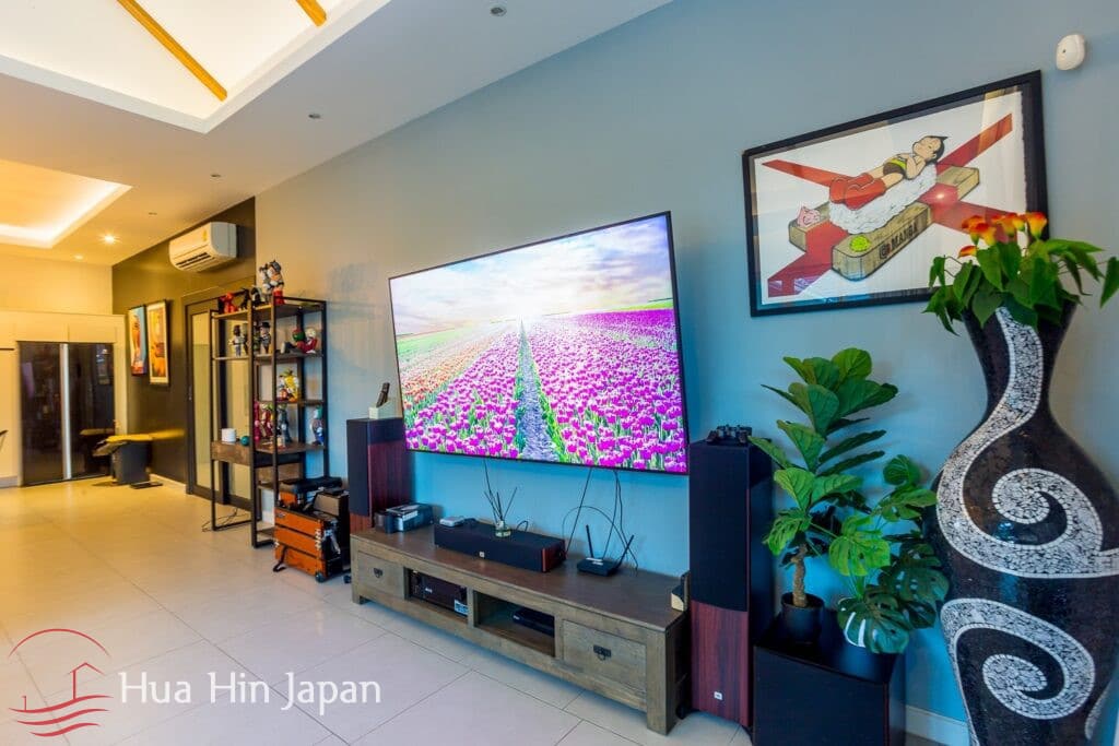 A Solid and Spacious 3 Bedroom Pool Villa in Popular Baan Phu Thara project near Black Mountain Golf for Sale in Hua Hin - Hua Hin - photo 8
