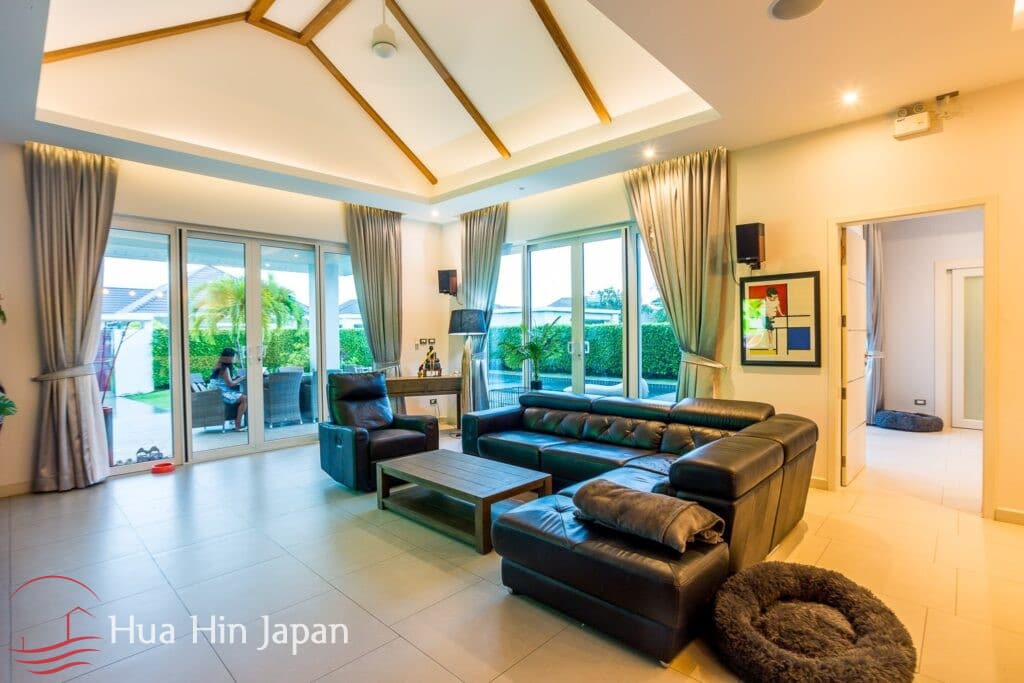 A Solid and Spacious 3 Bedroom Pool Villa in Popular Baan Phu Thara project near Black Mountain Golf for Sale in Hua Hin - Hua Hin - photo 6