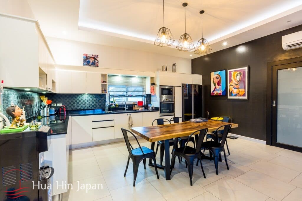 A Solid and Spacious 3 Bedroom Pool Villa in Popular Baan Phu Thara project near Black Mountain Golf for Sale in Hua Hin - Hua Hin - photo 3