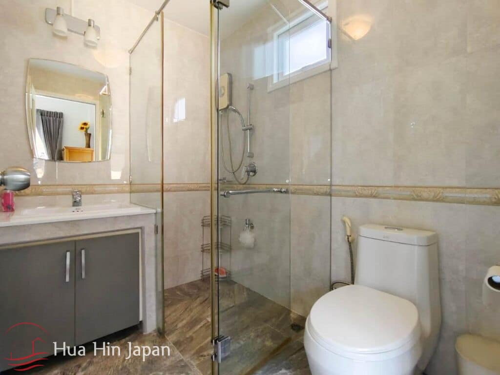 Modern 2 Story House on Soi 70 very close to Hua Hin centre for Sale - Hin Lek Fai - photo 16