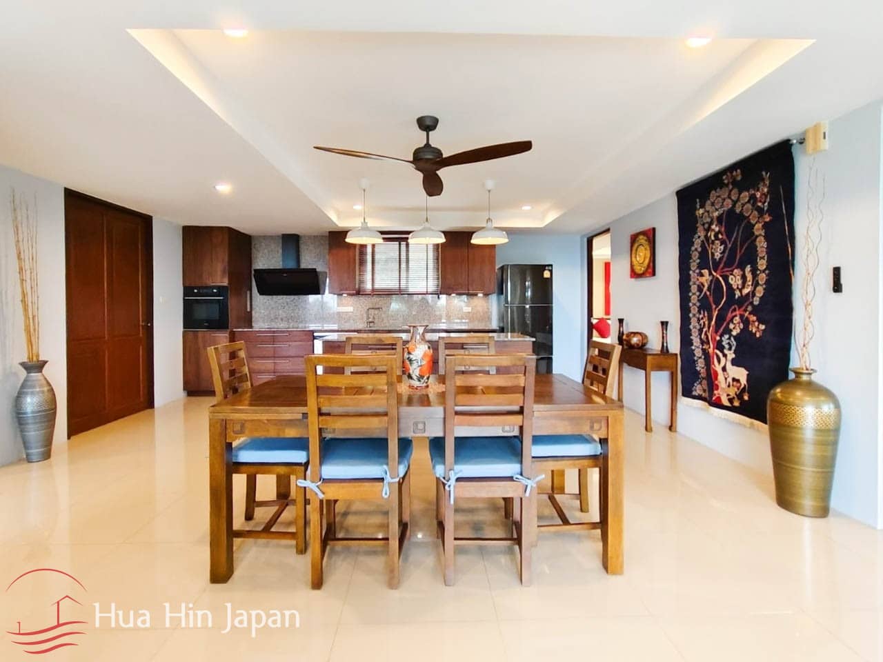 3 Bedroom Condo dining area