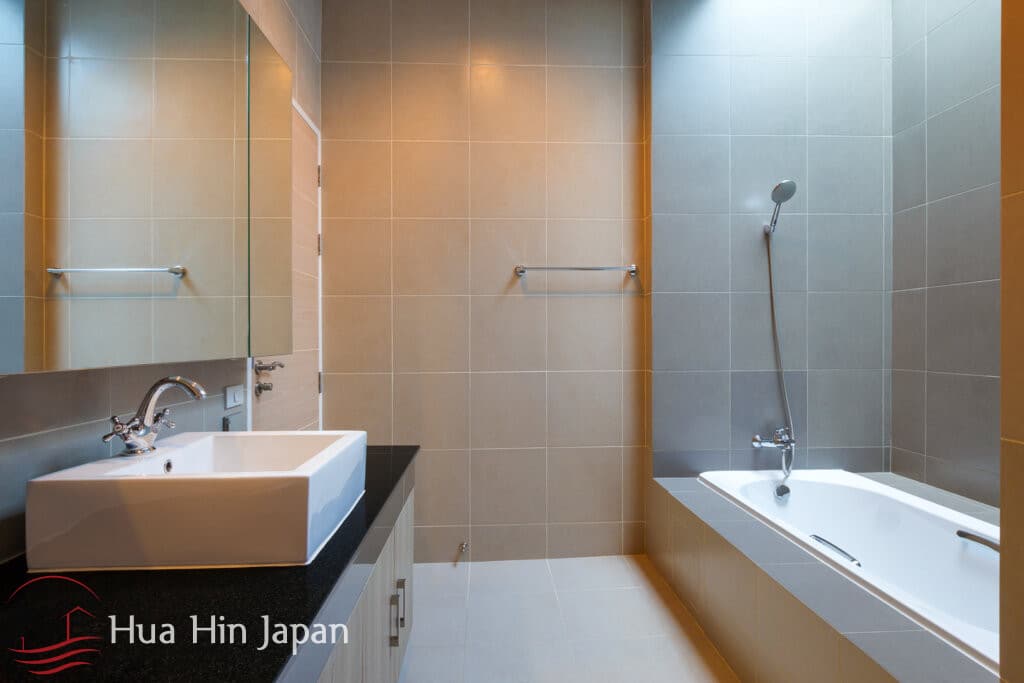Contemporary 4 Bedroom Pool Villa with Stunning View from Roof Top Terrace for Sale in South of Hua Hin (fully furnished) - Khao Tao - photo 12